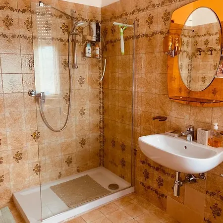 Room Between Milan And Como 民宿 *